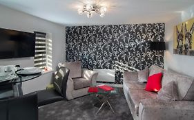 2 Bdrm Sleeps 6 Near Top Attractions Free Parking